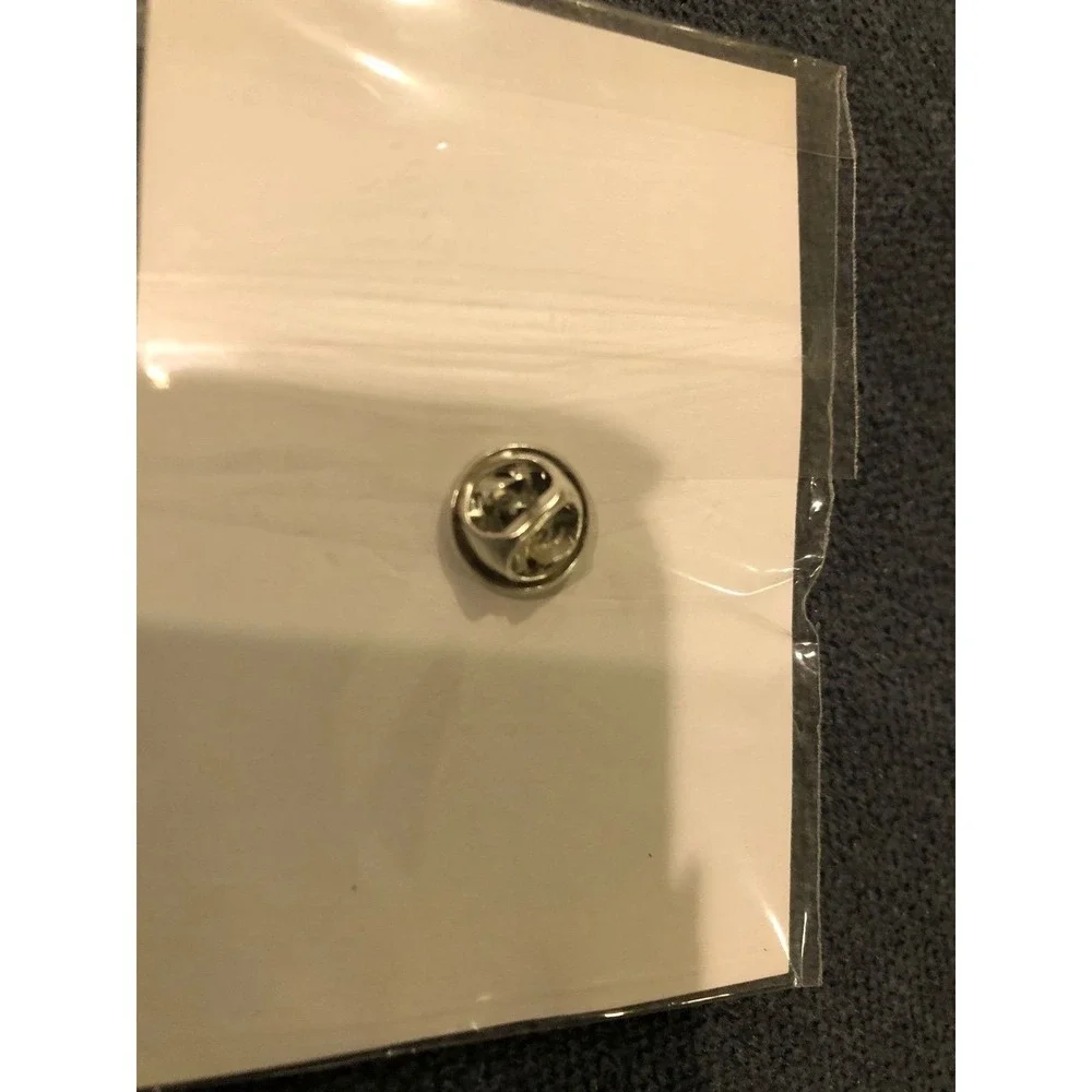 NEW!‎ Fever Tree tonic bartender pin/button
